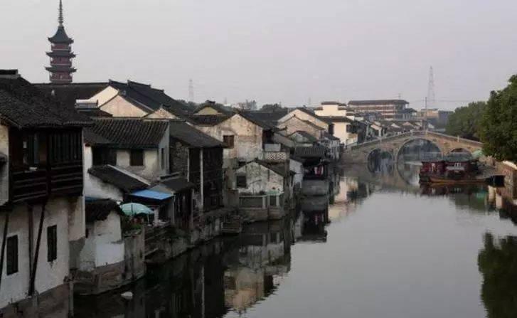 相扑选手大跳跃